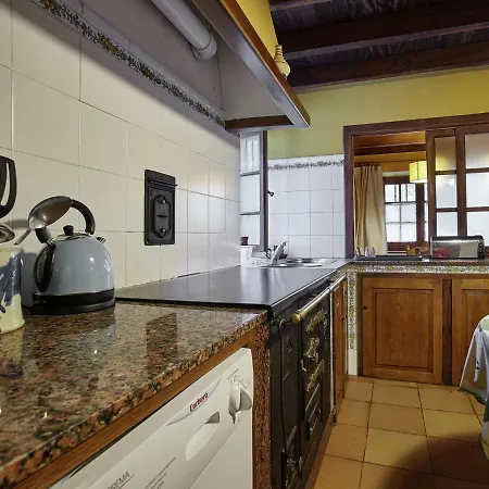 Dom wakacyjny Cozy In Pilona With Mountain View Infiesto