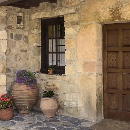 Dom wakacyjny Cozy In Pilona With Mountain View Infiesto